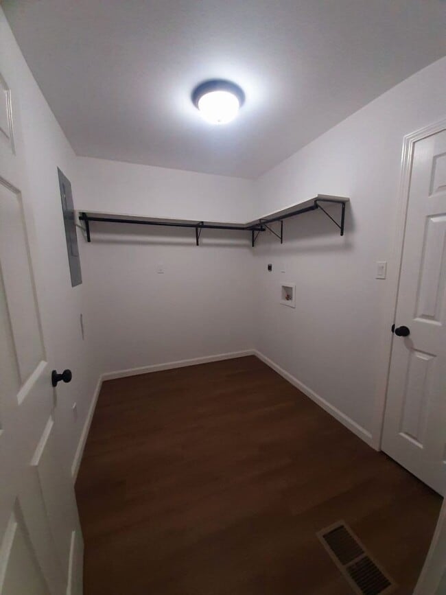 Building Photo - Renovated 3 Bedroom Bath Home for Rent!