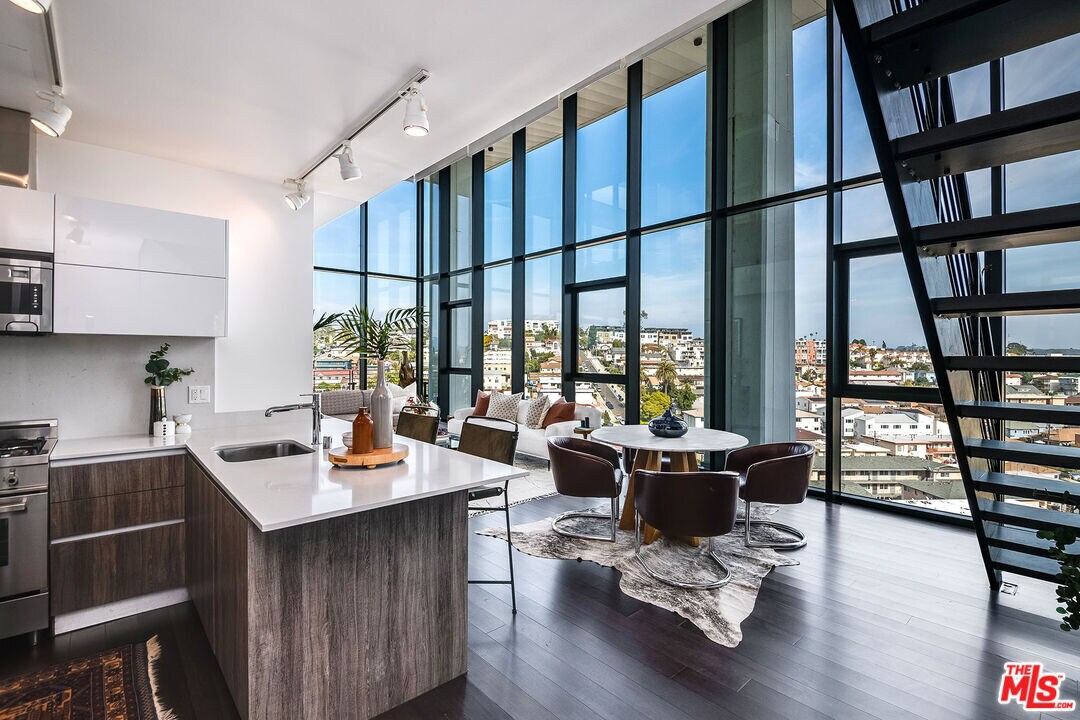 Foto principal - 1115 Sunset Blvd