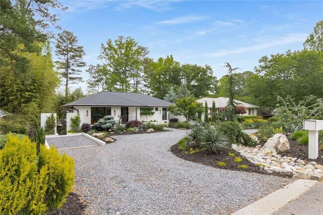 Foto del edificio - 1258 Mayfair Dr NE