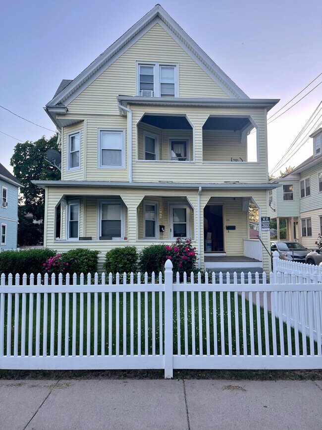 Building Photo - 49 Beacon St