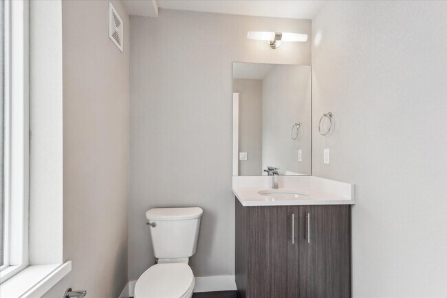 Foto del edificio - 2720 Federal Blvd
