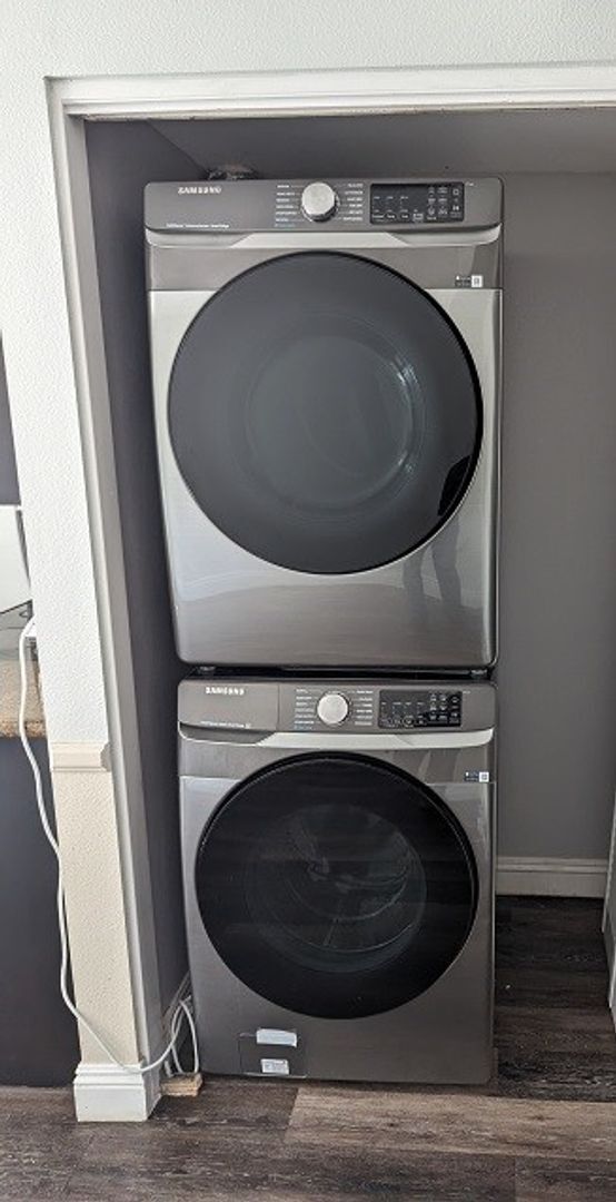 Foto del edificio - 2 bedroom, 1.5 bathroom Townhome in El Cajon