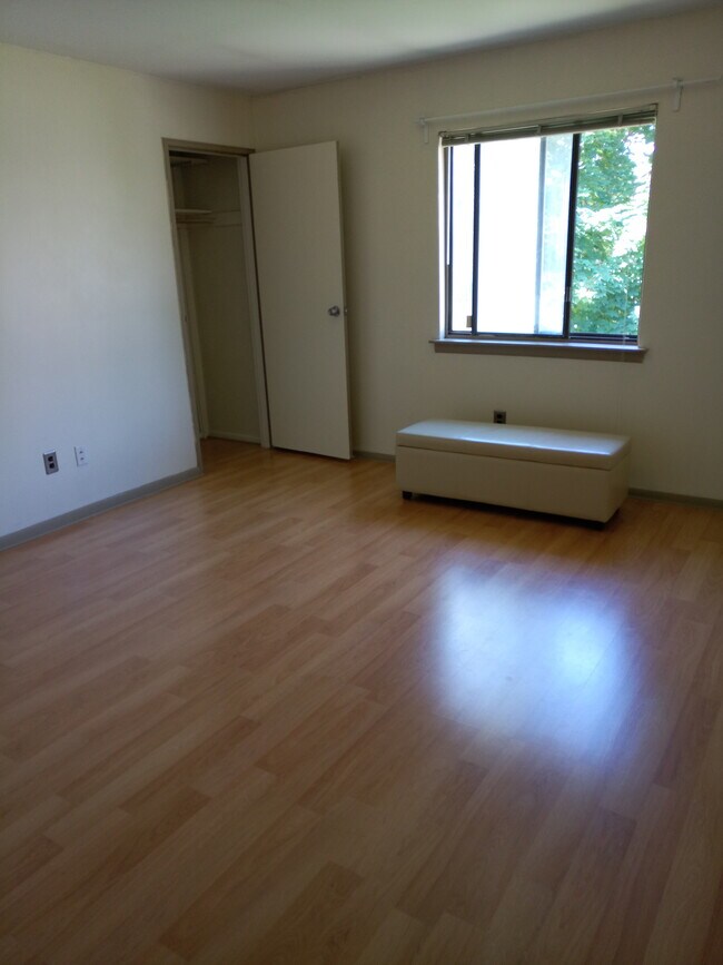 20 Delar Pky Unit 116, Franklin Park, NJ 08823 Condo for Rent in