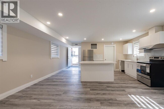 Photo du bâtiment - 912 Hall Ave