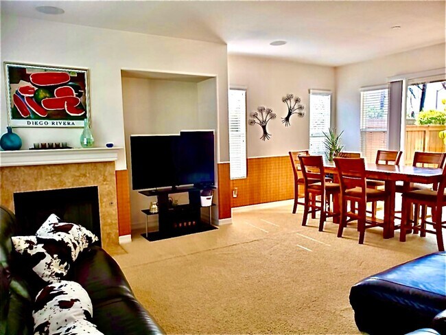 Building Photo - 1610 Phoenix Ct