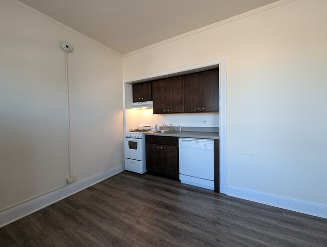 Foto del edificio - 3335 W Diversey Ave