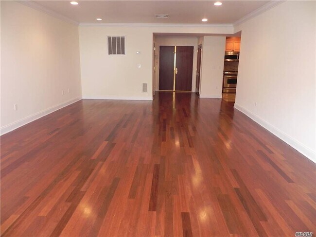 Foto del edificio - 171 Great Neck Rd