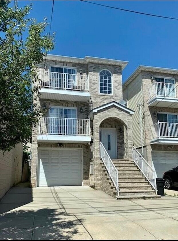 Primary Photo - 45 Evergreen St
