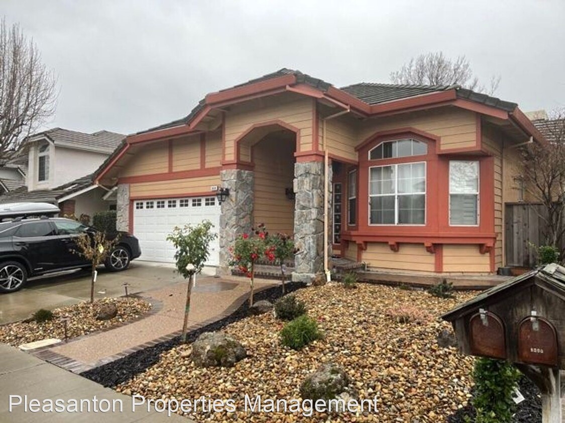 Foto principal - 3 br, 2 bath House - 3436 Park Place