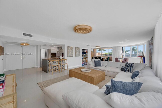 Foto del edificio - 10175 Collins Ave