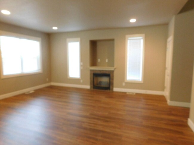 Foto del edificio - 4Bd/2.5Ba Two Story House - Available Soon!
