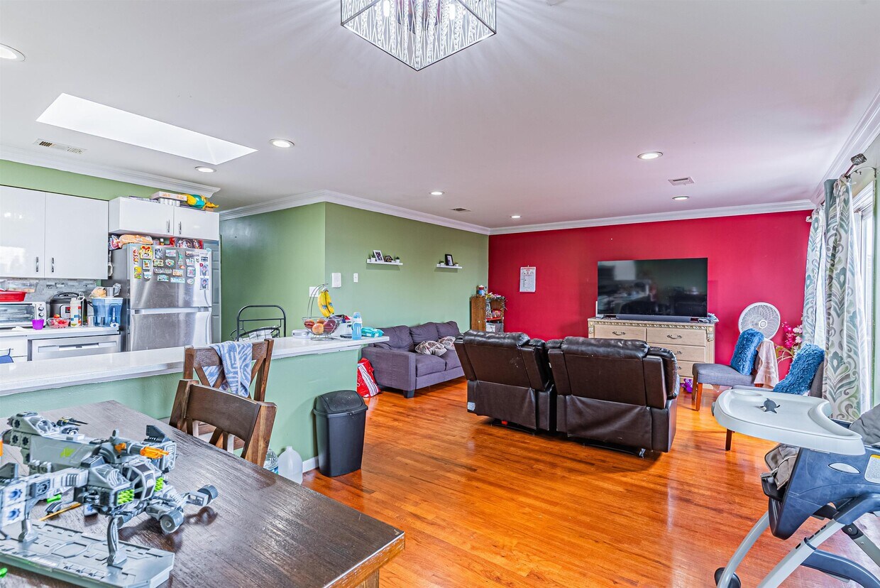 241 Terrace Ave Unit 2, Jersey City, NJ 07307 Room for Rent in Jersey