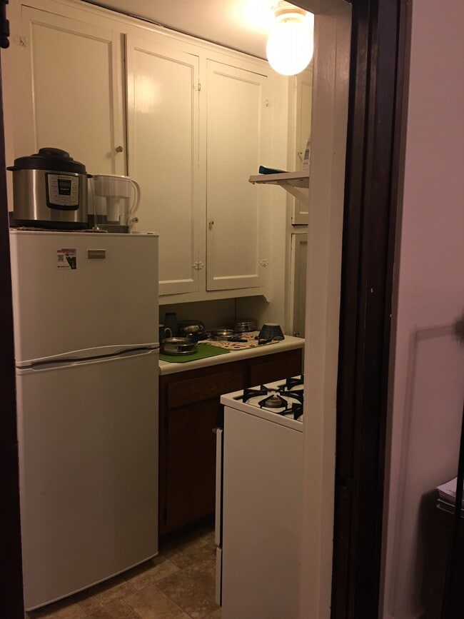 Building Photo - 741 Melrose Ave