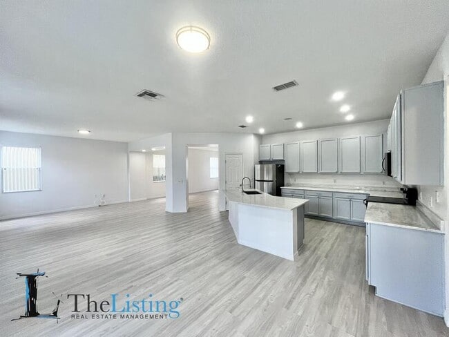 Foto del edificio - 613 Alfani St