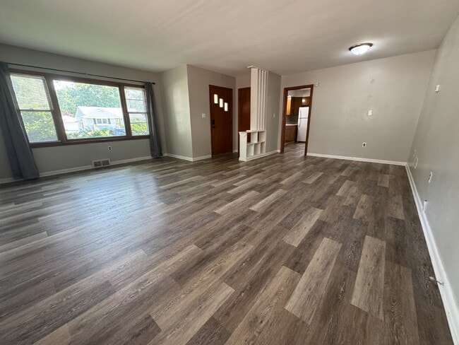 Building Photo - 1729 W Iles Ave