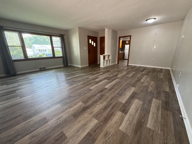 Foto del edificio - 1729 W Iles Ave