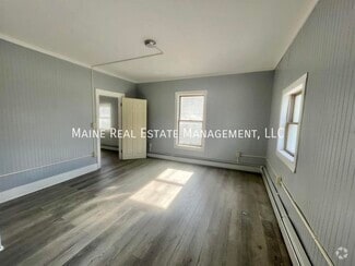 Building Photo - 554 S Main St