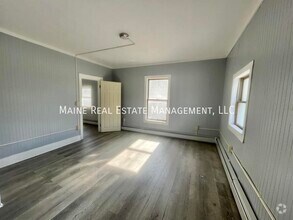 Building Photo - 554 S Main St