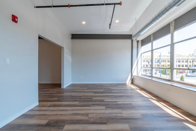 Building Photo - 2202 Lombard Ave