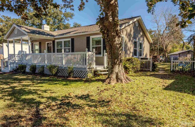 Building Photo - 402 SE Syrcle Dr
