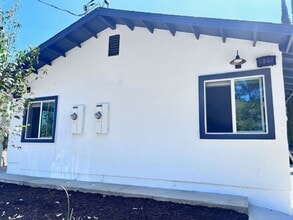 Building Photo - 925-927 Ave B