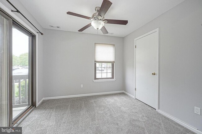 Building Photo - 17 Canterbury Ct