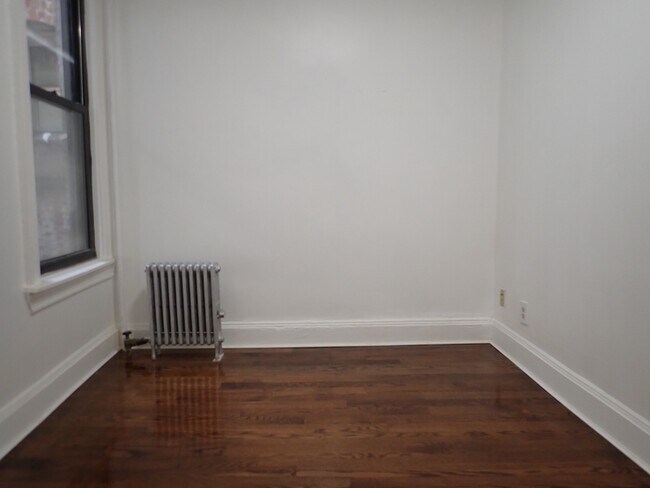 Foto del edificio - 1559 Eastern Pkwy