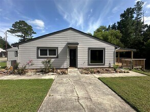 Building Photo - 12423 Woodlake Ln