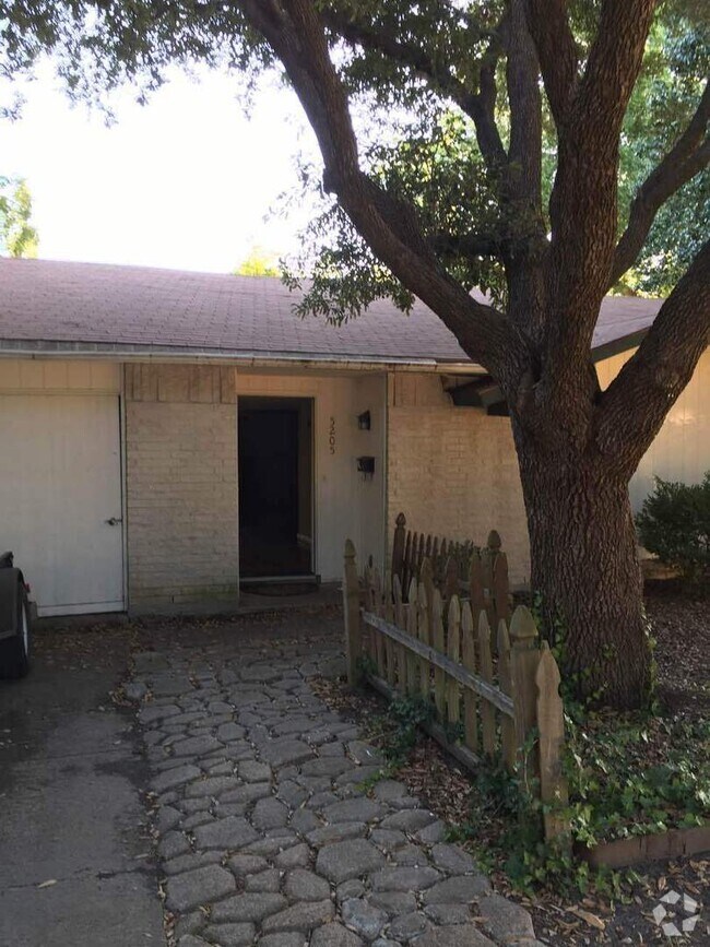 Building Photo - 5205 Preston Trail