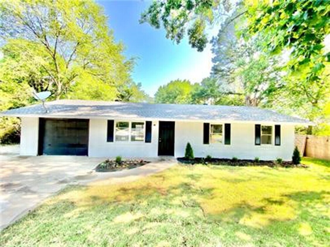 Primary Photo - Come check out this wonderful 3 bed/ 1.5 b...