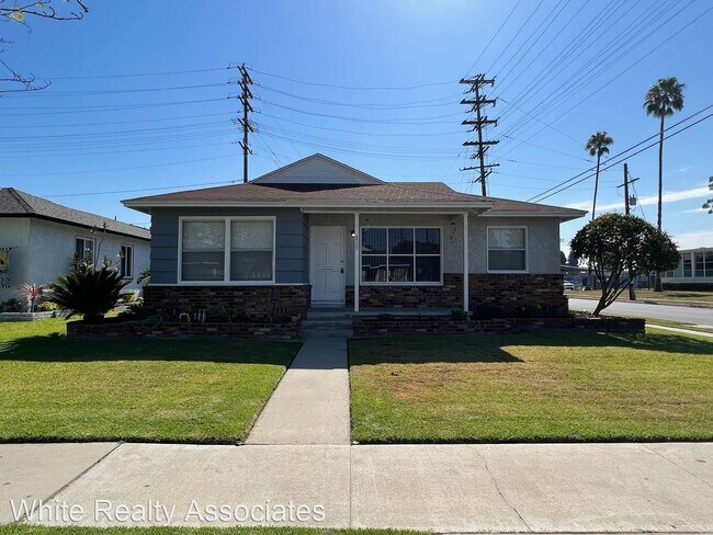 Foto del edificio - 2 br, 1 bath House - 4502 Dunrobin Ave.