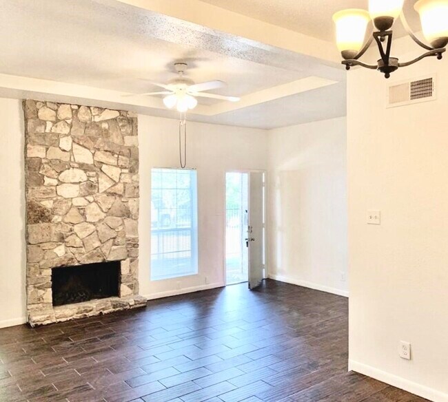 Foto del edificio - 11203 Shannon Hills Dr