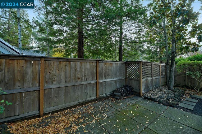 Building Photo - 6 Natividad Ln