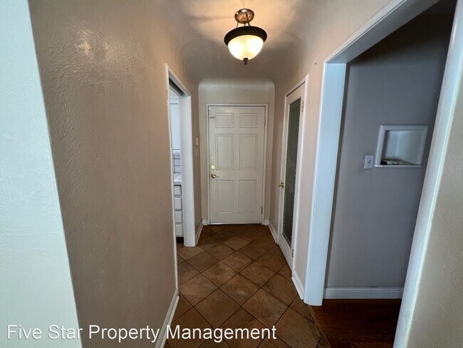 Building Photo - 3 br, 2 bath House - 1004 W. Yosemite Ave