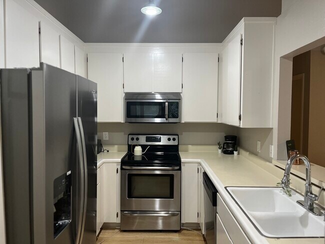 Building Photo - 1477 Alma Loop