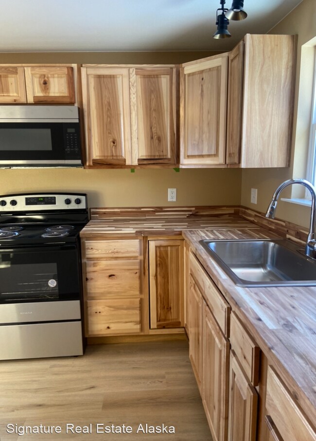 2 br, 1 bath House 5450 E Hemlock Drive House Rental in Wasilla, AK