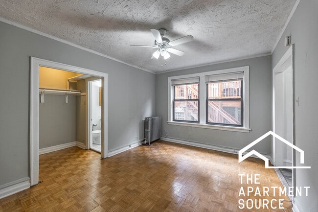 Building Photo - 717 W Belmont Ave