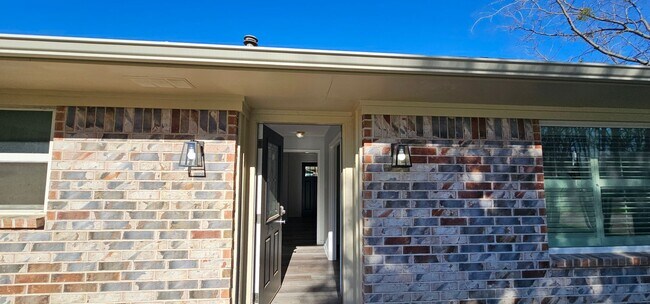 Photo - 1401 E Sherman Dr Apartment