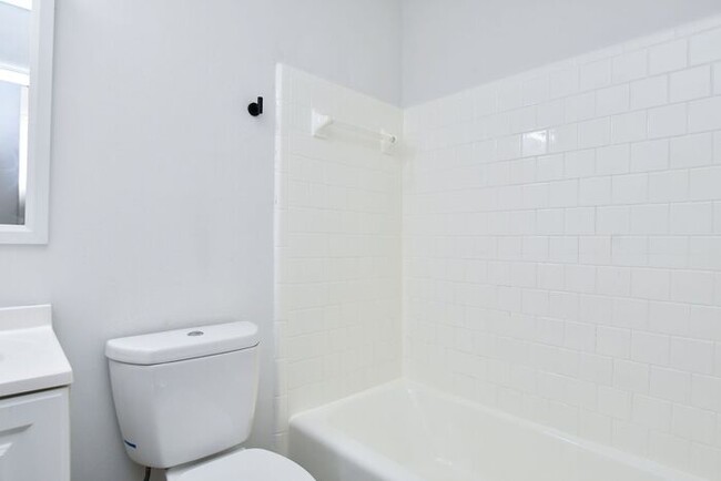 Foto del edificio - 1 Bedroom 1 Bath ~ Off Whitehorse Rd.