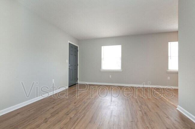 Building Photo - 4914 Saddlebrook Ln
