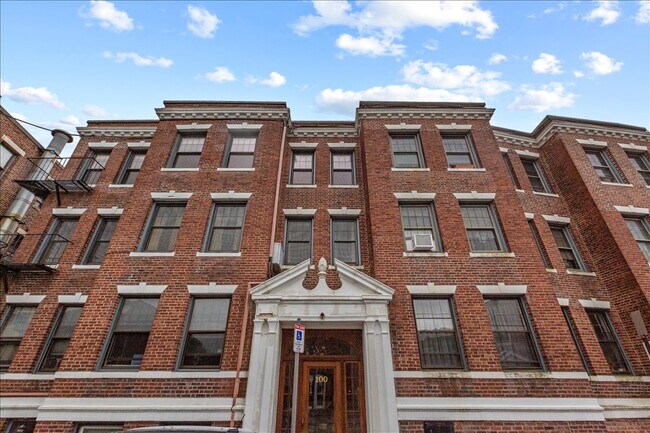 Foto del edificio - 100 Lanark Rd