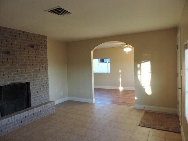 Foto del edificio - Dog Friendly - 4 Bedroom with Granite Counter tops.