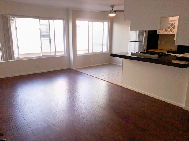 Building Photo - 1440 Bayview Dr