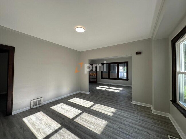 Foto del edificio - 1132 Drackert St