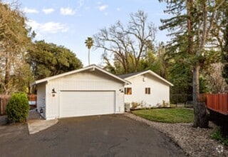 Building Photo - 9 Arbor Way