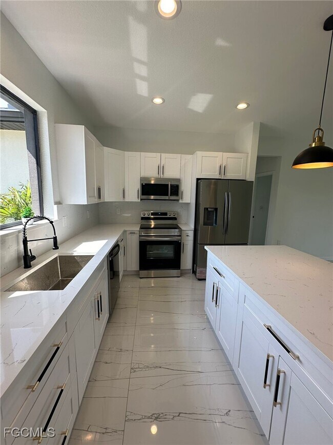 Foto del edificio - 1049 Citrus Ave S