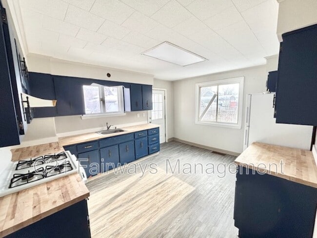 Foto del edificio - 874 Vankirk St