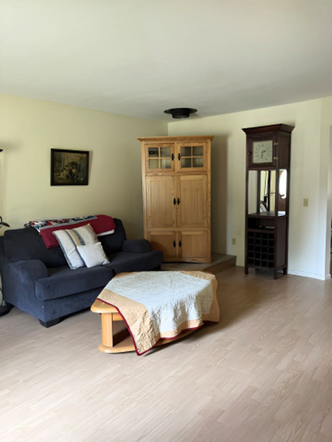 Building Photo - Charming Fully Furnished 3 Bedroom, 1.5 Bath Home – Dog Friendly!