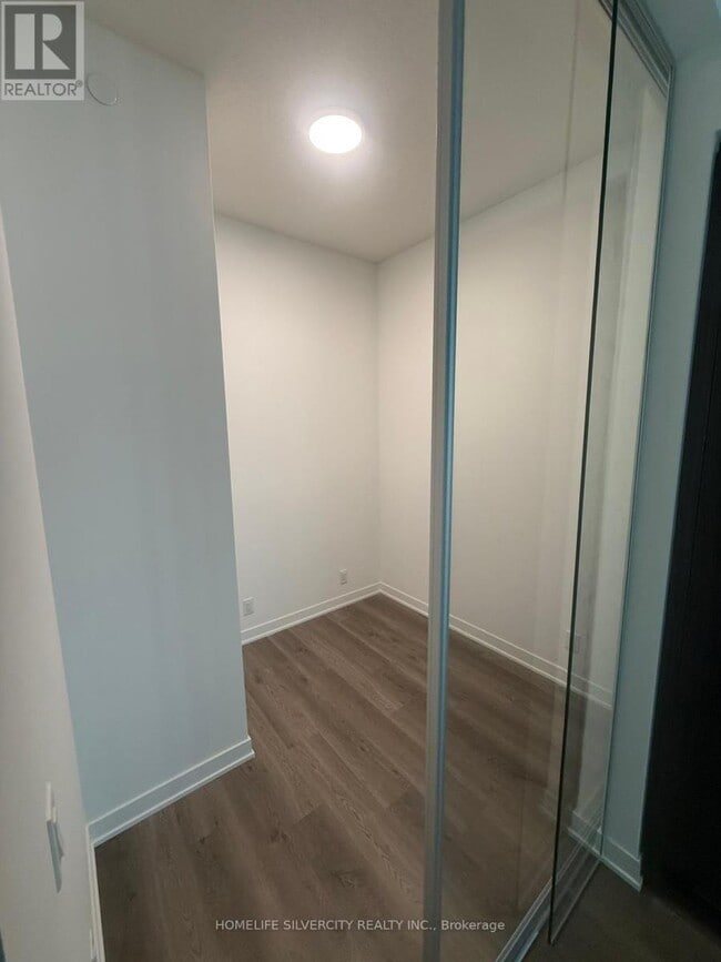 Building Photo - 180 Front St E