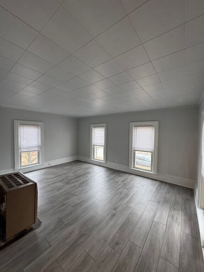 Foto del edificio - 302 E Washington St